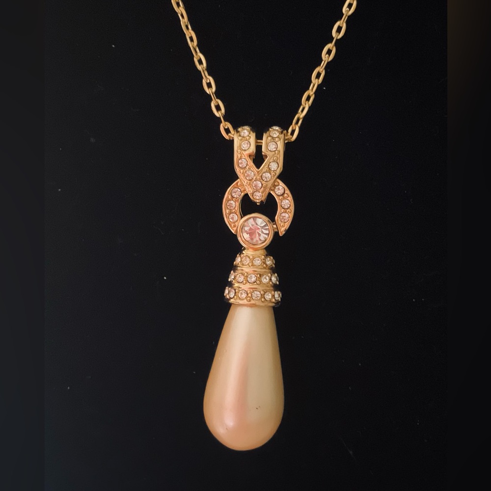 #213 Joan Rivers Goldtone & Rhinestone Teardrop Faux Pearl Pendant Necklace